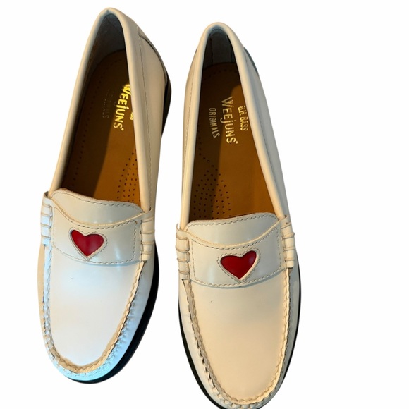 G.H Bass Weejuns White Loafers with Red Heart Detail - Picture 4 of 6